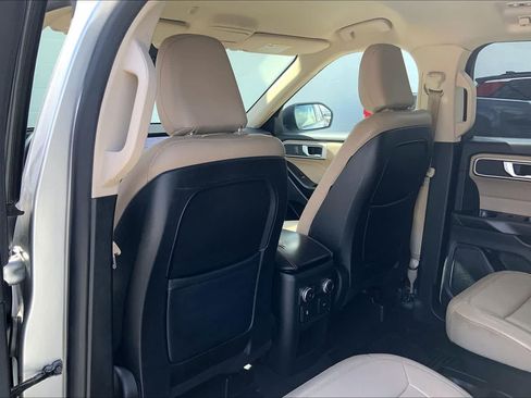 Used 2020 Ford Explorer XLT w/ Equipment Group 202A AWD/4WD image 12