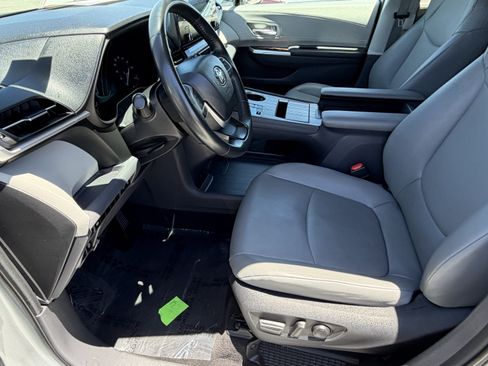 Certified 2024 Toyota Sienna XLE FWD image 28