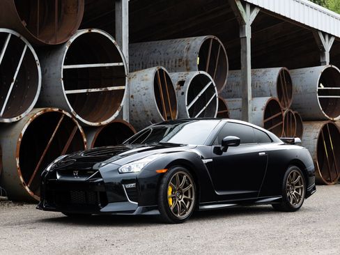 Used 2021 Nissan GT-R Premium AWD/4WD image 21