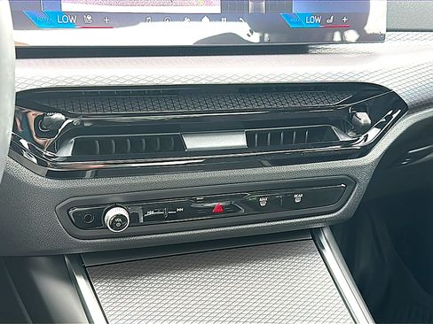 New 2026 BMW 330i Sedan w/ M Sport Package RWD image 25