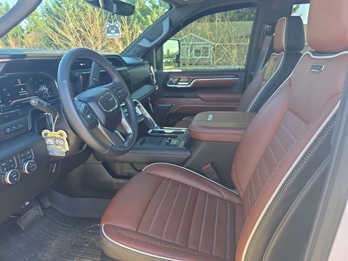 Used 2024 GMC Sierra 3500 Denali Ultimate image 11