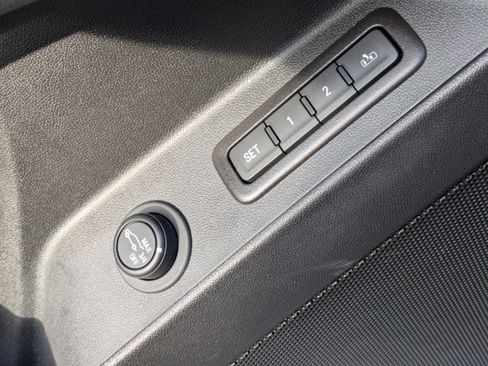 Used 2021 Chevrolet Equinox Premier image 23