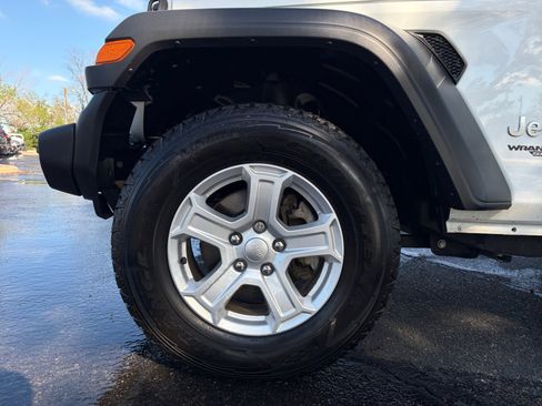 Used 2019 Jeep Wrangler Sport AWD/4WD image 10