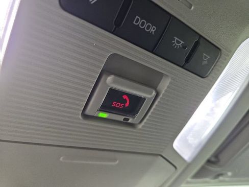 Used 2025 Toyota RAV4 XLE FWD image 27