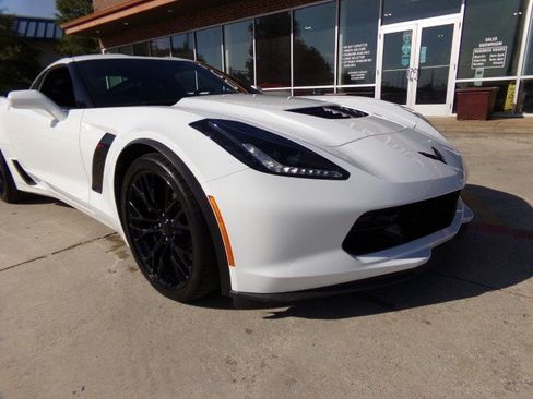 Used 2016 Chevrolet Corvette Z06 w/ 3LZ Preferred Equipment Group RWD image 3