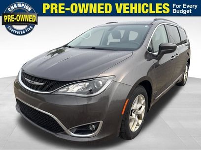 Used 2017 Chrysler Pacifica Touring-L w/ Tire & Wheel Group