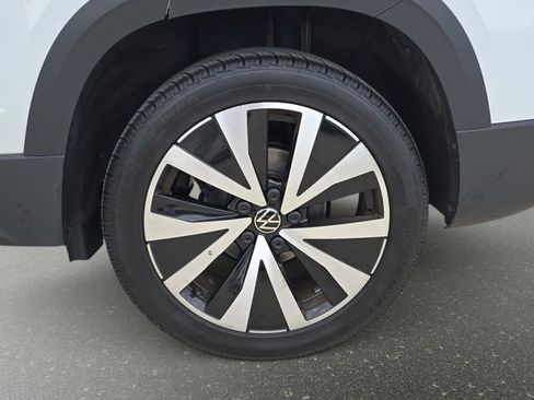 Used 2024 Volkswagen Taos SE image 35