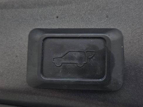 Used 2019 Toyota RAV4 Limited FWD image 11