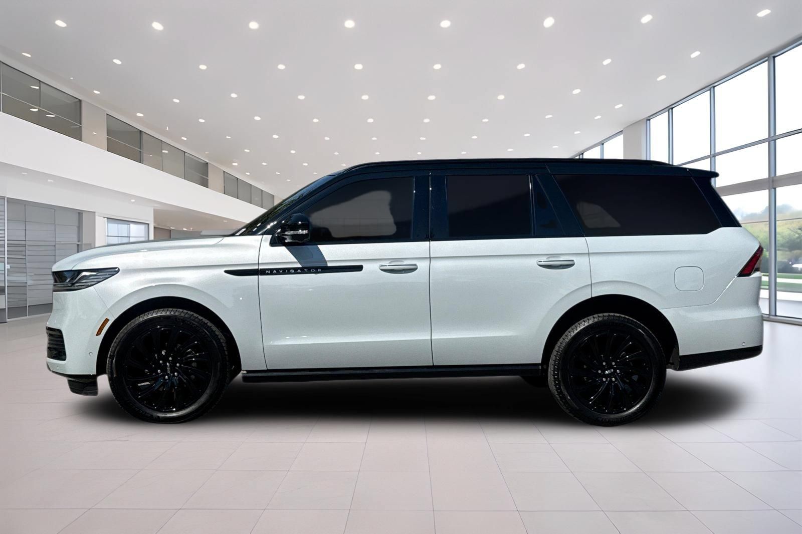 Used 2025 Lincoln Navigator Black Label AWD/4WD image 7