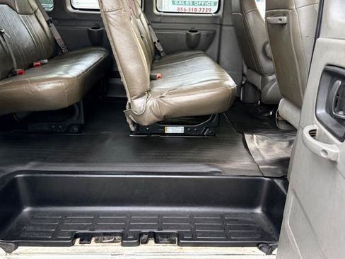 Used 2019 Chevrolet Express 3500 LS RWD image 24