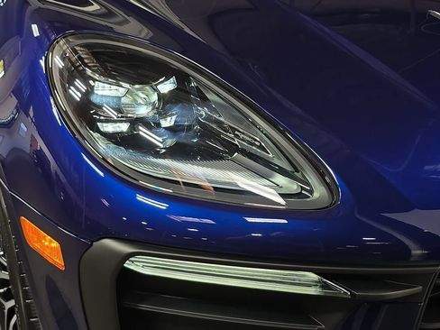 Certified 2026 Porsche Macan AWD/4WD image 12