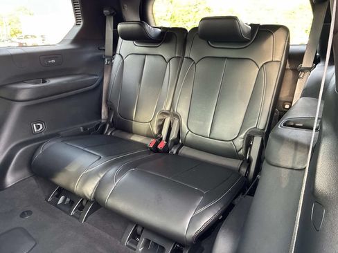 Used 2024 Jeep Grand Cherokee L Limited w/ Black Appearance Package AWD/4WD image 17