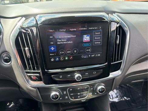 Used 2023 Chevrolet Traverse LT AWD/4WD image 9