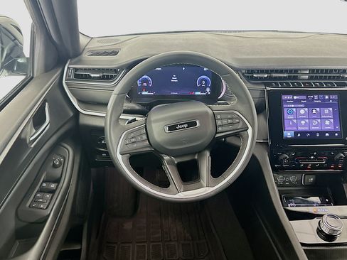 Used 2023 Jeep Grand Cherokee L Laredo AWD/4WD image 17