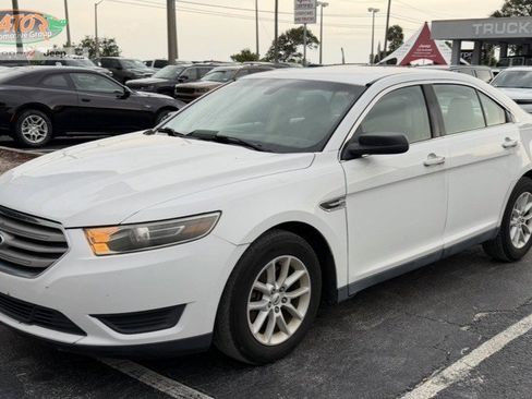 Used 2015 Ford Taurus SE FWD image 1