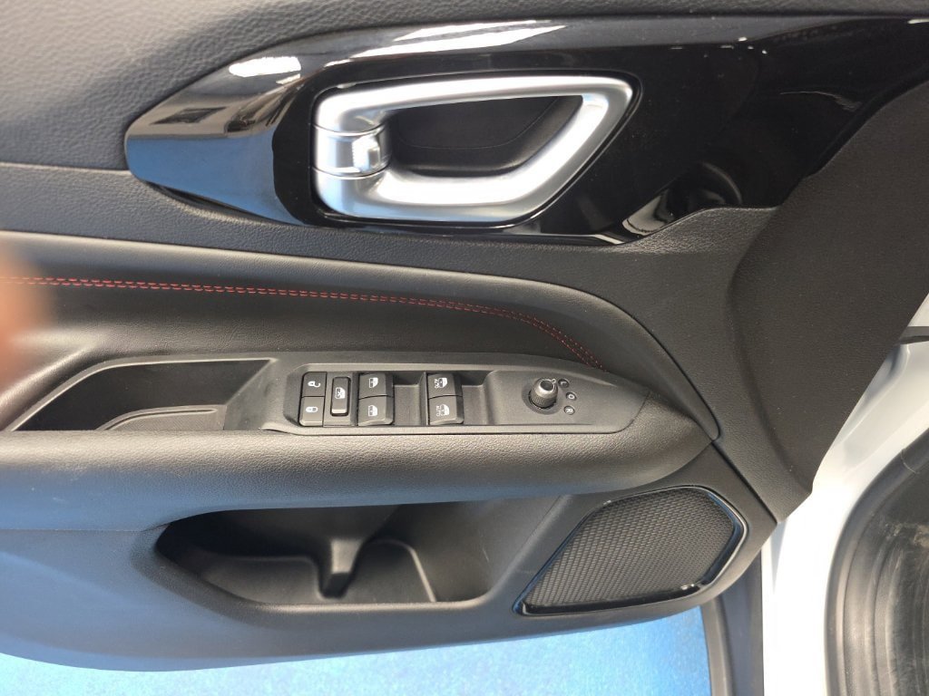 Used 2025 Jeep Compass Trailhawk AWD/4WD image 16