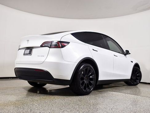 Used 2023 Tesla Model Y Long Range image 13