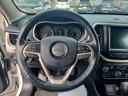 Used 2015 Jeep Cherokee Latitude FWD image 19