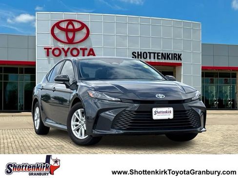 Used 2026 Toyota Camry LE w/ Convenience Package FWD image 1