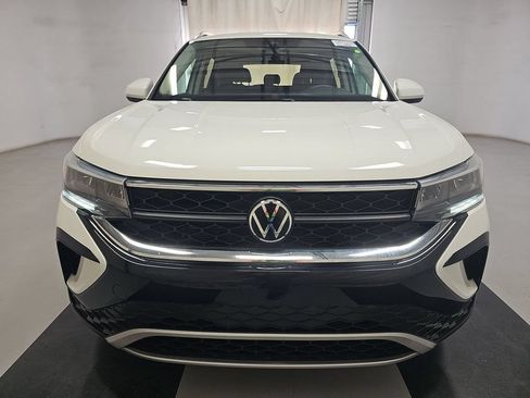 Used 2023 Volkswagen Taos SE w/ Black Wheel Package FWD image 2