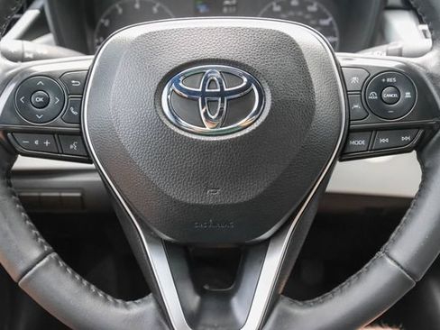 Used 2024 Toyota Corolla SE w/ SE Premium Package FWD image 20