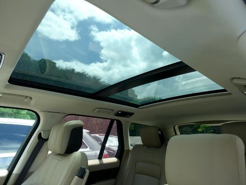 Used 2018 Land Rover Range Rover Supercharged image 14