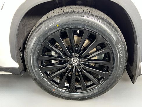 Used 2023 Toyota Highlander XSE image 26