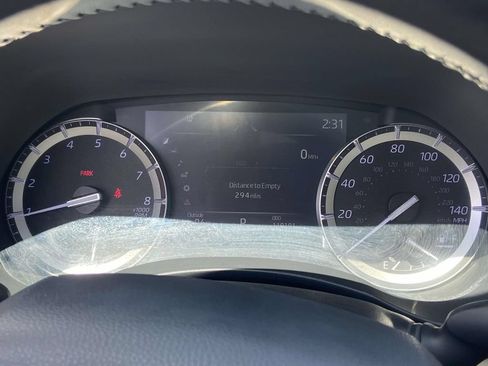 Used 2022 Toyota Highlander XLE FWD image 36