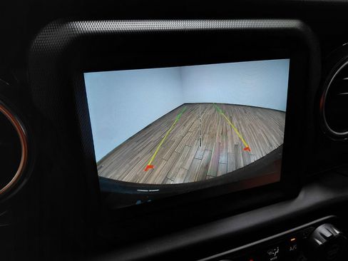 Used 2023 Jeep Wrangler Unlimited Sahara AWD/4WD image 7
