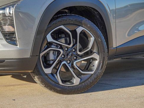 Used 2024 Chevrolet Trax RS w/ Sunroof Package image 2