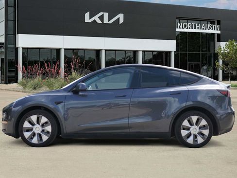Used 2022 Tesla Model Y Long Range AWD/4WD image 3