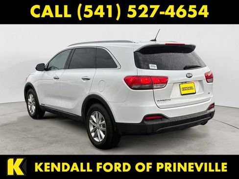 Used 2017 Kia Sorento AWD image 3