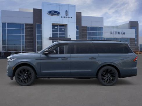 New 2026 Lincoln Navigator L Reserve w/ Jet Appearance Package image 3