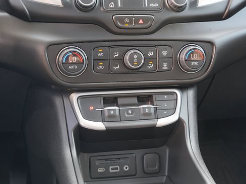 Used 2022 GMC Terrain SLE w/ Driver Convenience Package AWD/4WD image 26
