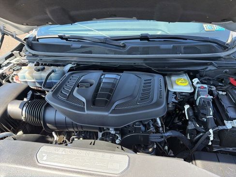 Certified 2024 Jeep Wagoneer Series II image 21