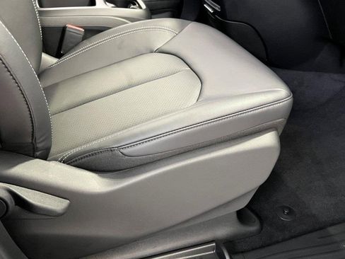 New 2026 Chrysler Pacifica Select image 13