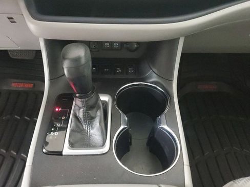 Used 2018 Toyota Highlander LE image 19