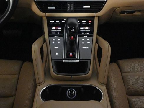 Certified 2023 Porsche Cayenne Platinum Edition AWD/4WD image 16