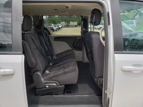 Used 2018 Dodge Grand Caravan SE w/ UConnect Hands-Free Group FWD image 15