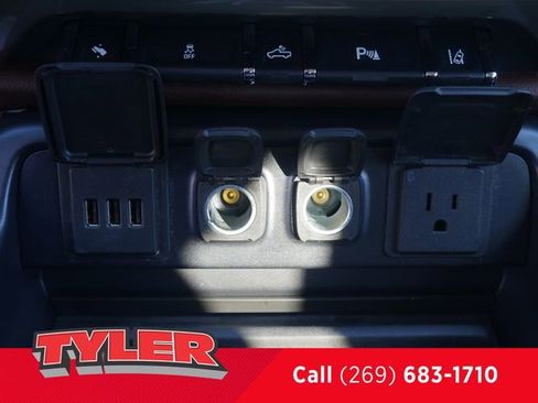 Used 2014 Chevrolet Silverado 1500 High Country image 39