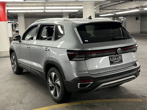 New 2025 Volkswagen Taos SE image 6