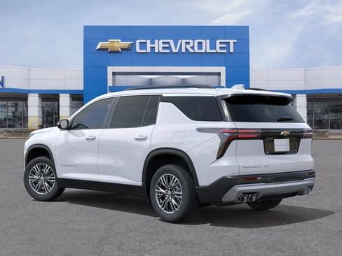 New 2026 Chevrolet Traverse LT w/ Driver Confidence Package AWD/4WD image 3