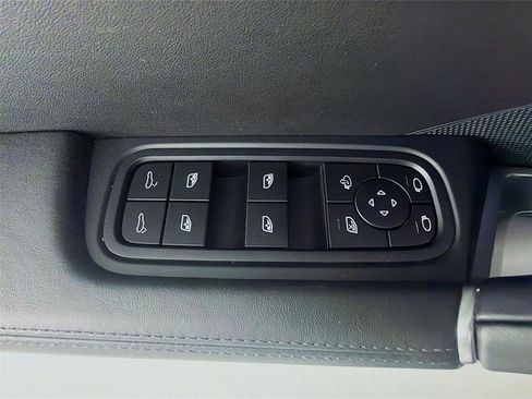 Certified 2022 Porsche Cayenne Turbo image 8