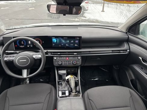 Used 2025 Hyundai Tucson SE image 12