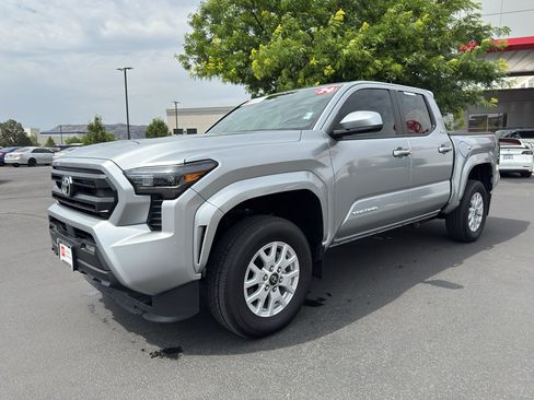Certified 2024 Toyota Tacoma SR5 AWD/4WD image 7