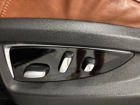 Used 2020 Cadillac Escalade Premium Luxury image 24