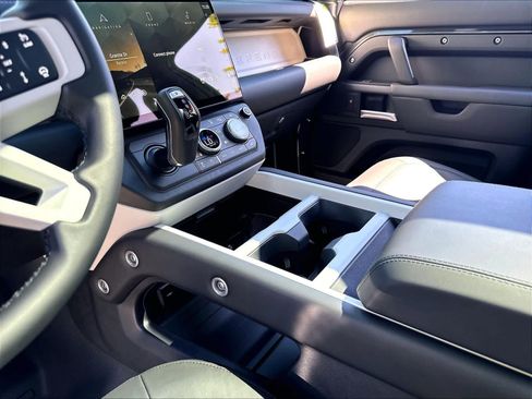 New 2026 Land Rover Defender 130 X-Dynamic SE AWD/4WD image 10