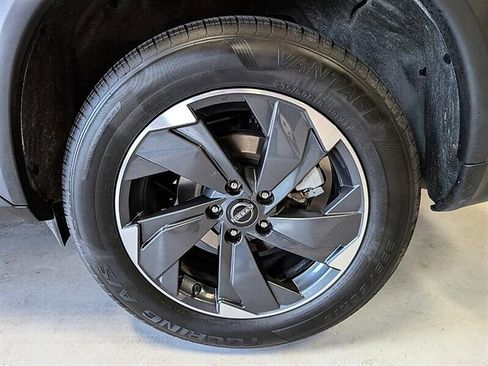 Used 2025 Nissan Rogue SV AWD/4WD image 13
