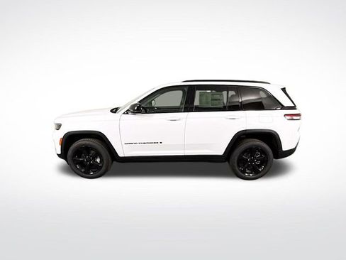 New 2025 Jeep Grand Cherokee Limited w/ Black Appearance Package image 4