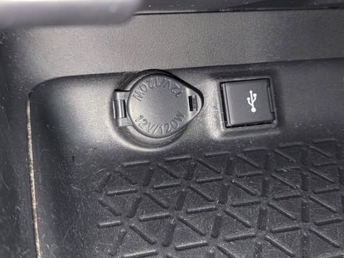Used 2020 Toyota RAV4 XLE FWD image 27